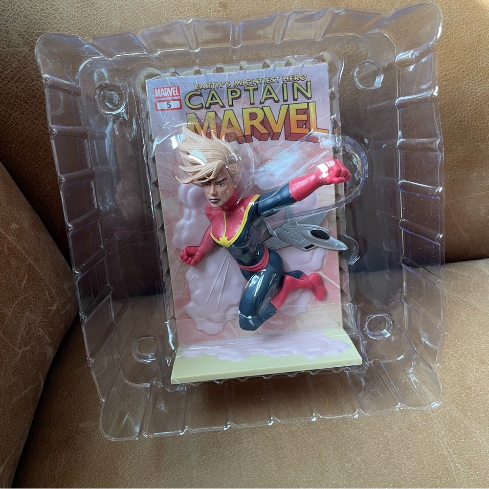 Captain Marvel 3D comic standee Loot crate toys collectible